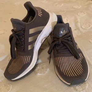 Adidas women’s tennis shoes